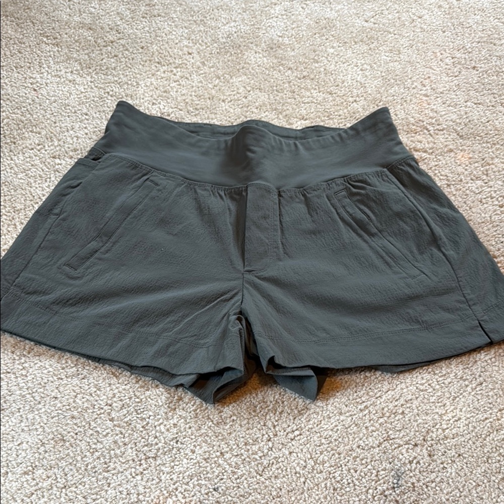 Athleta Trekkie short